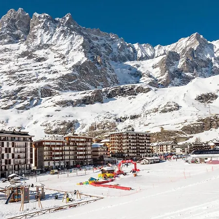 Matterhorn Francois - With And Breakfast, 100mt Lift Breuil-Cervinia